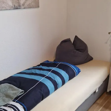 Ruhige Zentral Gelegene Mit 4 Schlafzimmern Fuer Monteure In דירה